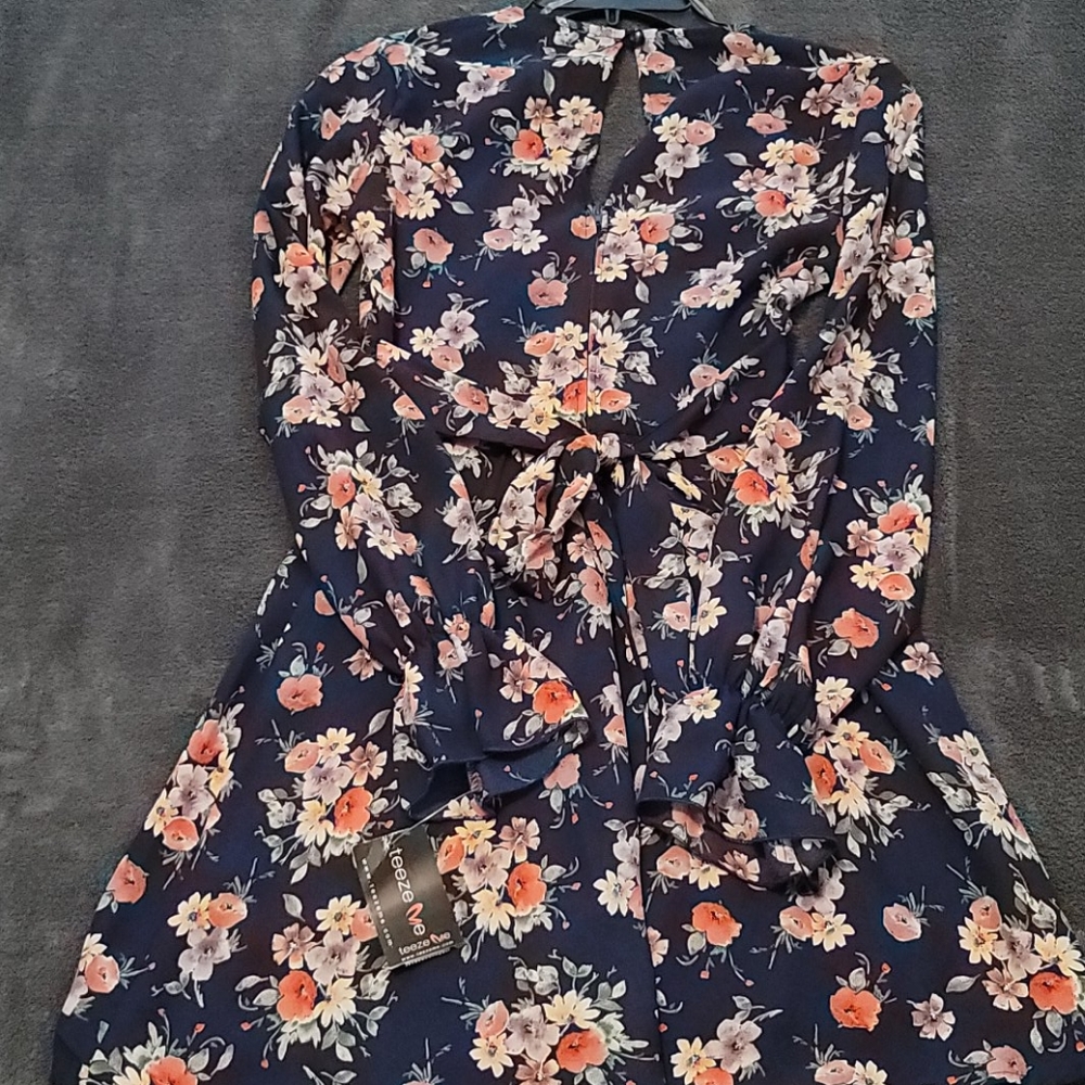 Dress - Picture 6 of 6
